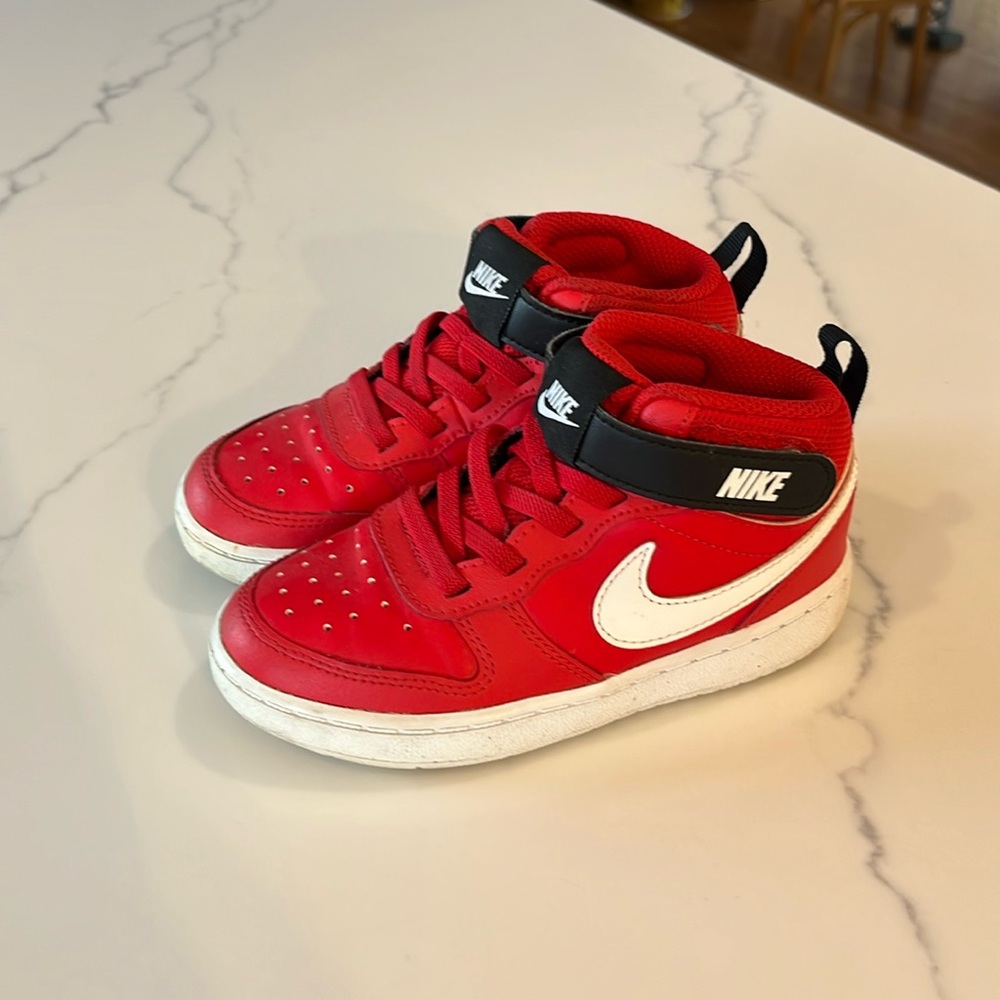Kids Nike sneakers-similar to court borough